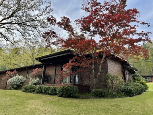 Atlantan Apartments property